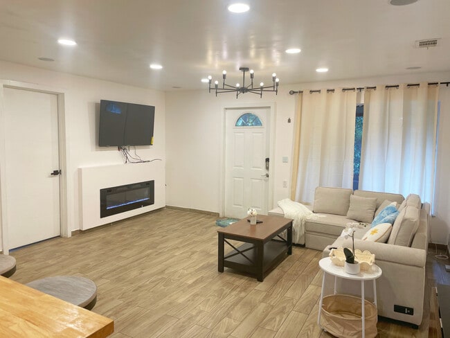 Photo - 5907 S Farragut Dr