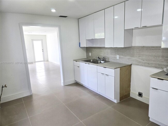 Photo - 1002 SW 65th Ave Unidad 1