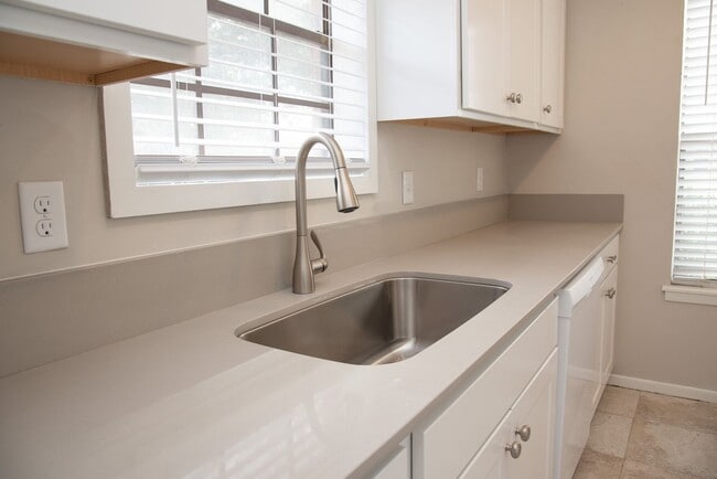 Building Photo - 804SS Unit 804SS