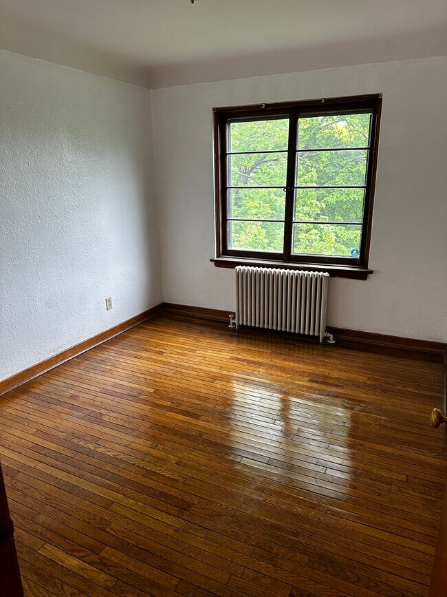 Bedroom 1 - 708 W Bancroft St Unit 9