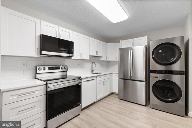 Photo - 8340 Greensboro Dr Unit 207