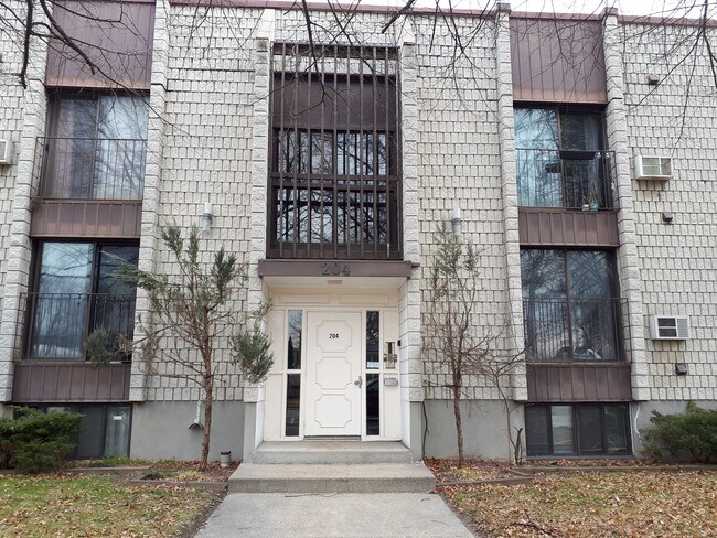 Photo - 204 Michigan Ave Unité 202