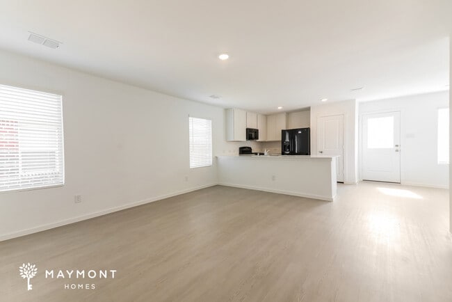 Photo - 712 Dressage Ln