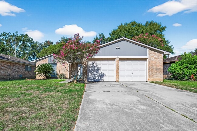 Photo - 802 Cascade Creek Dr