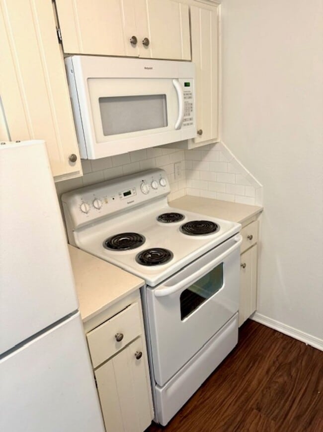 Photo - Beautiful updated interior 2 bedroom duple...