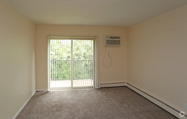 1BR, 1BA - 595 SF - Clovernook Apartments