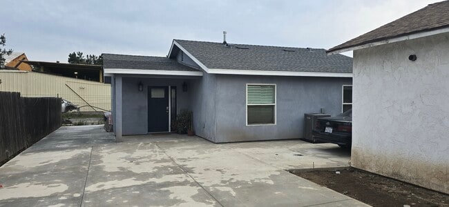 Building Photo - 530 W 3rd St