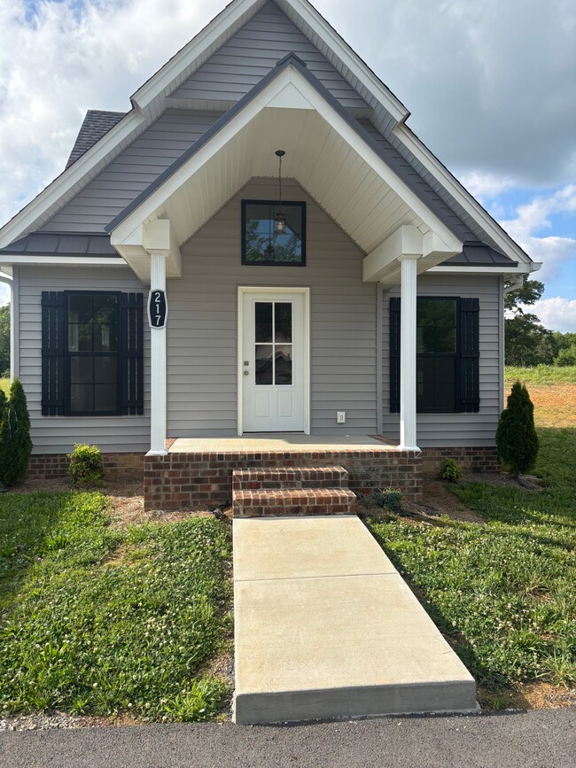 Building Photo - 217 Cherokee Dr