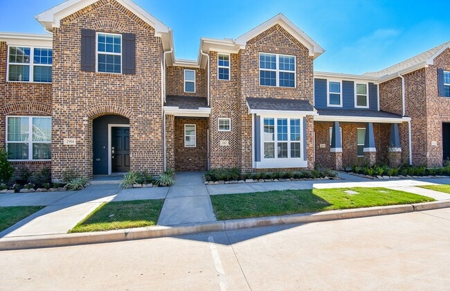 Building Photo - 2910 Scanlan Mdw Unit 18