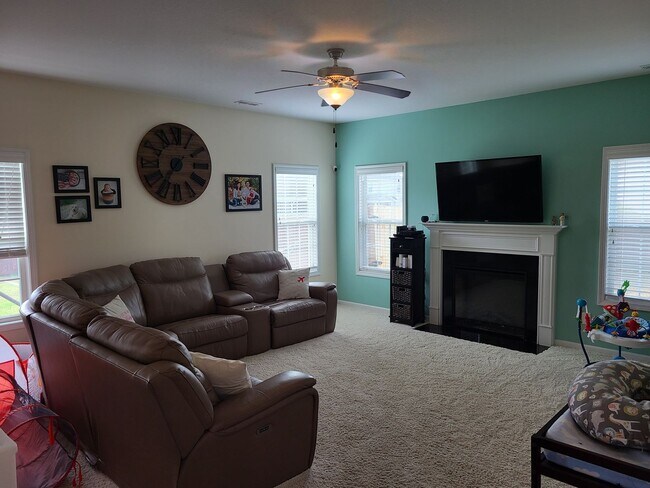 Photo - 4 Bedroom 2.5 Bath unfurnished home in Nautical Reach Neighborhood