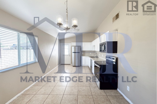 Building Photo - 3Bed/2Bath Home at Broadway/16th St! Ready for Immediate Move-In!--NO HOA!