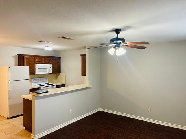 Cocina/Sala de estar - Corner Stone Apartments
