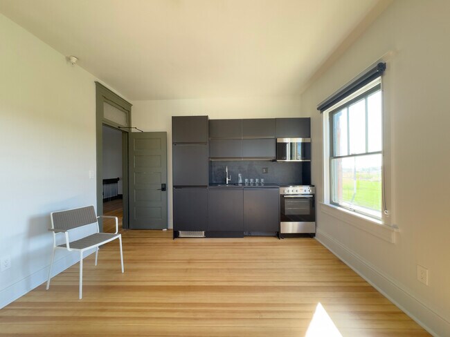 Photo - 203 E Front St