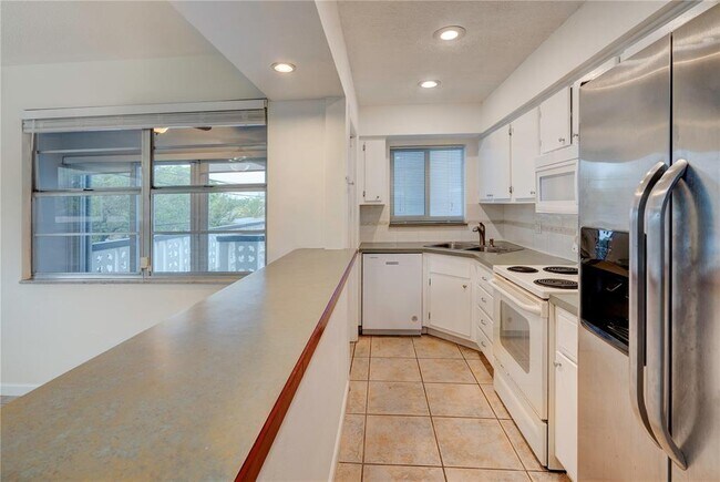 Building Photo - 1818 Rodman St Unit 2E