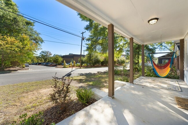 Photo - Lovely 3 bedroom bungalow close to downtown Durham!