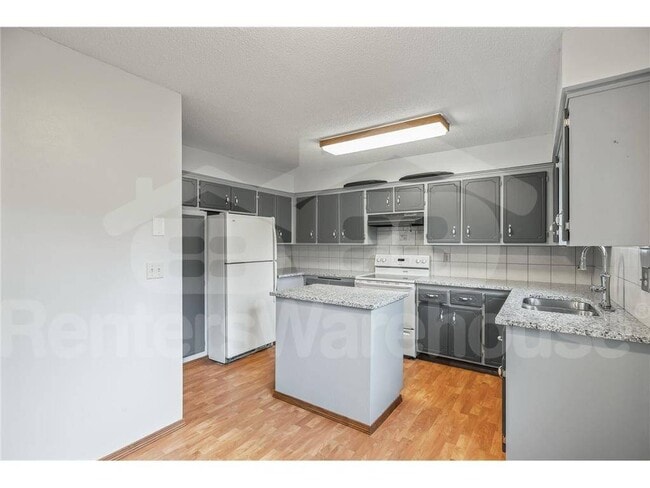 Photo - 1360 Adams St S