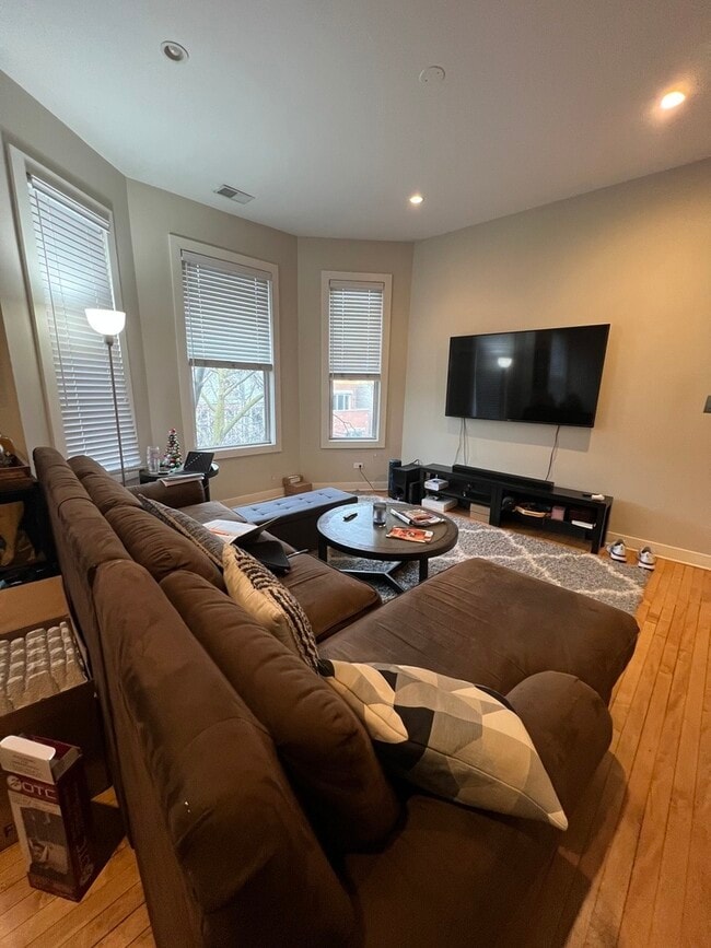 Photo - 2780 N Kenmore Ave Unit 3