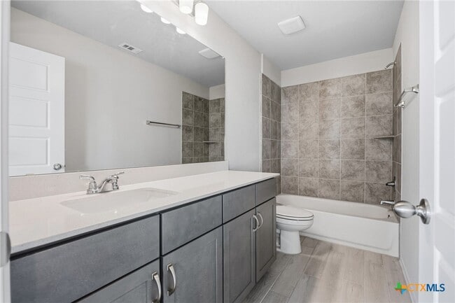 Photo - 251 Chesterfield Dr