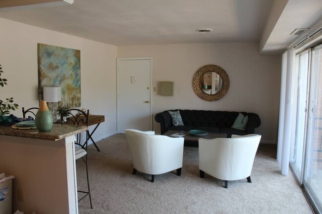 Photo - The Greenbrier Apartments