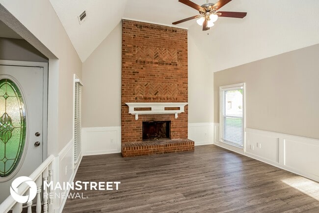 Photo - 4953 Brooksbank Cove N