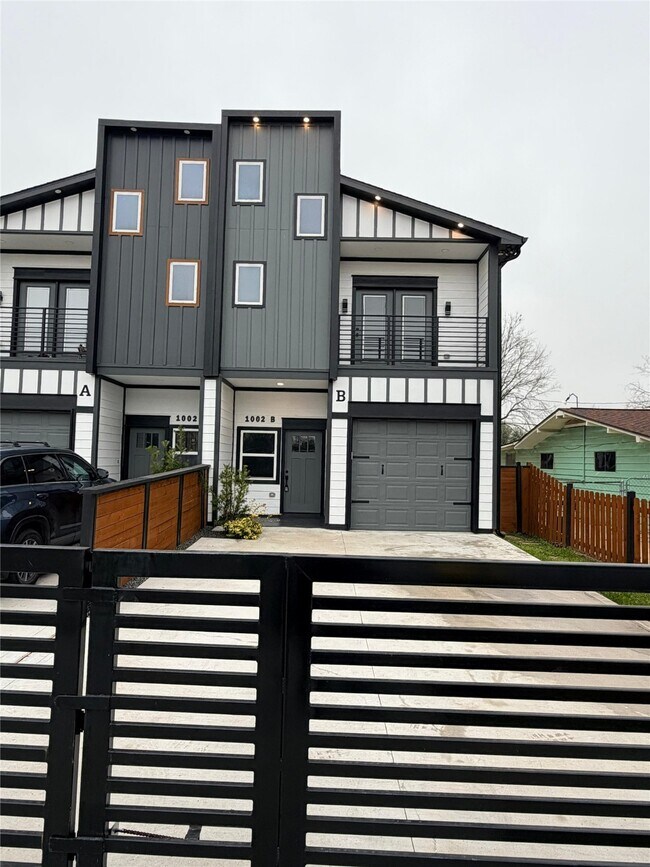 Building Photo - 1002 Natchez Ave