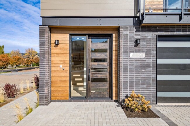 Photo - 4Bed 3.5 Bath - Views - Studio