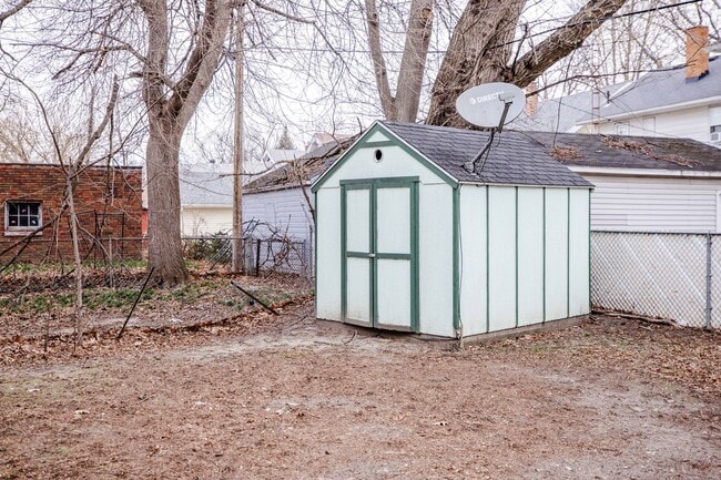 Photo - Three bedroom one bath home available for rent located in Library Disctrict West Toledo!