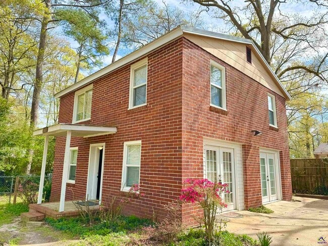 Building Photo - 317 Oakview Square Rental