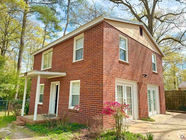 Building Photo - 317 Oakview Square Rental