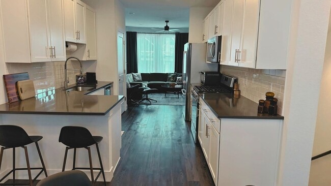 928 Navajo St