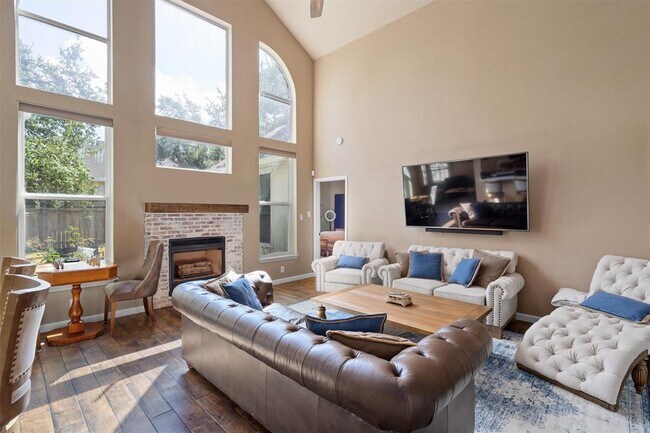 Photo - 1900 Overland Dr