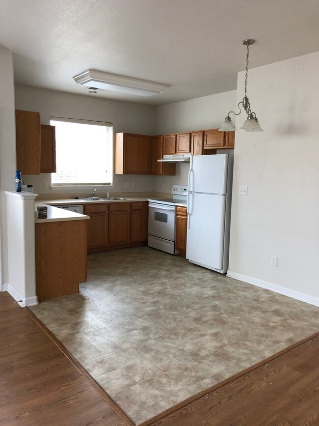 Kitchen - 3752 Ponderosa Ct Unit 3752 Ponderosa Ct #1