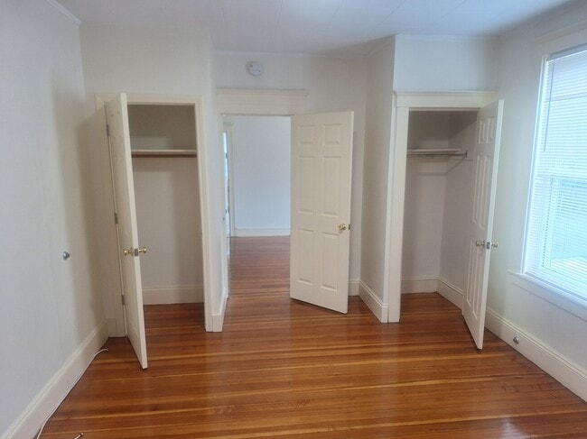 Building Photo - 2 Meader Rd Unit 1 b.r. apartment Everett