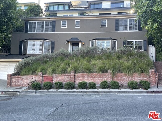 Photo - 1257 Sunset Plaza Dr House