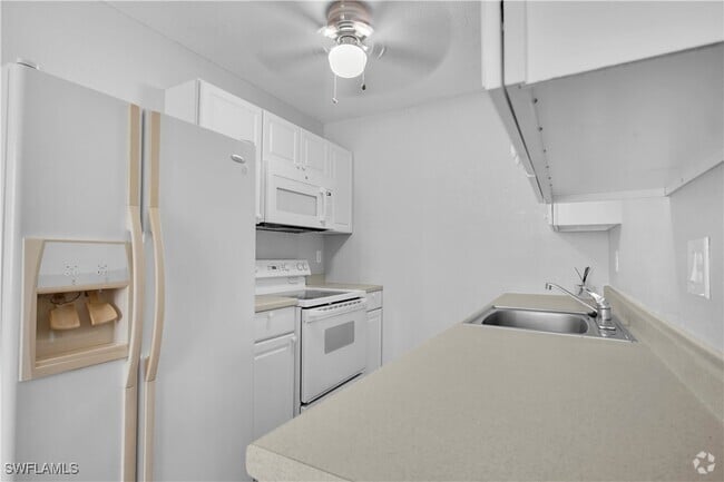 Building Photo - 4617 Bayshore Dr Unit H2 Rental