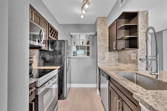 Photo - 2850 N Oakland Forest Dr
