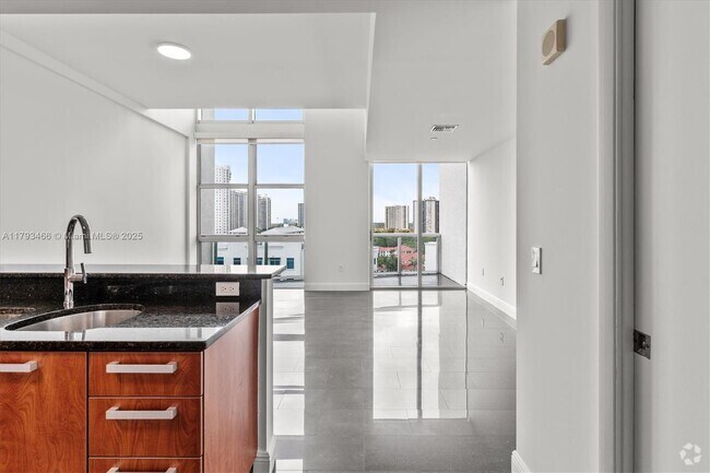 Building Photo - 3131 NE 188th St Unit 2-1214 Rental