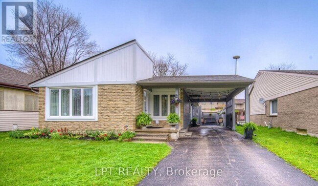 UPPER- 16 BLACKWELL DRIVE - UPPER- 16 BLACKWELL DRIVE