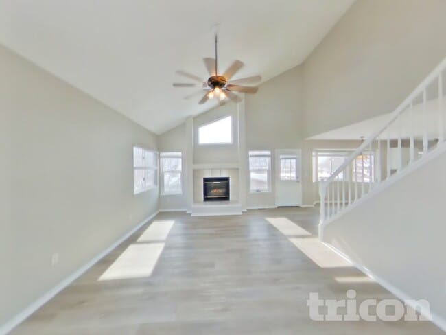 Photo - 557 Autumn Pl