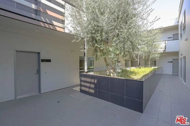 Building Photo - 5308 Sepulveda Blvd Rental