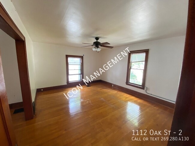 Photo - 1112 Oak St Unit 2