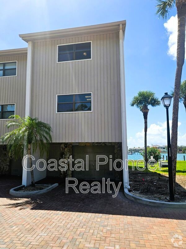 Building Photo - 12356 Capri Cir N Rental