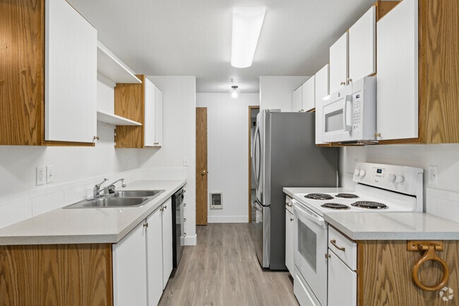 1BR, 1BA - 850SF - Kitchen - Cascadian East Apartments