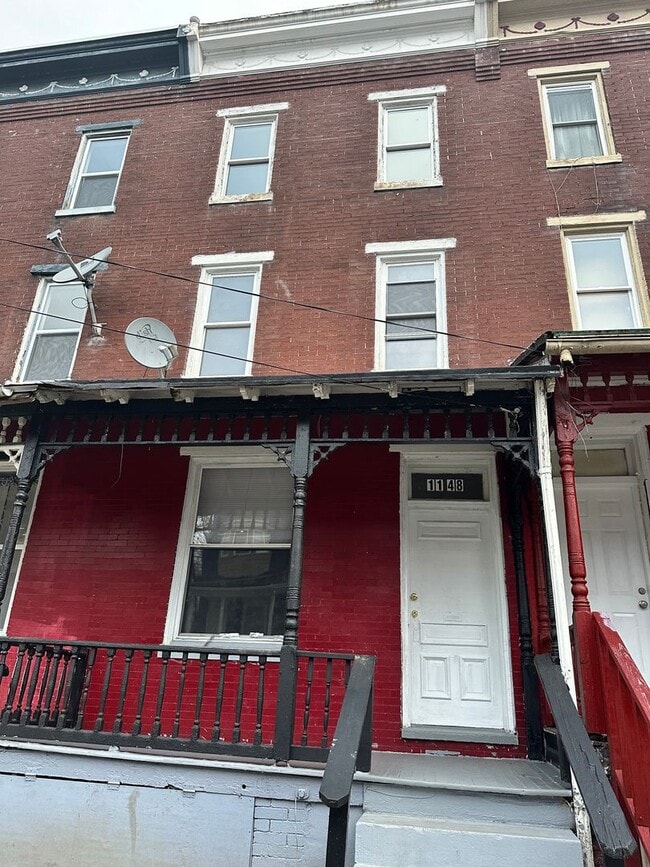 Photo - 1148 Derry St