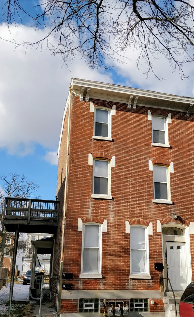 653 Chain St Unit 3