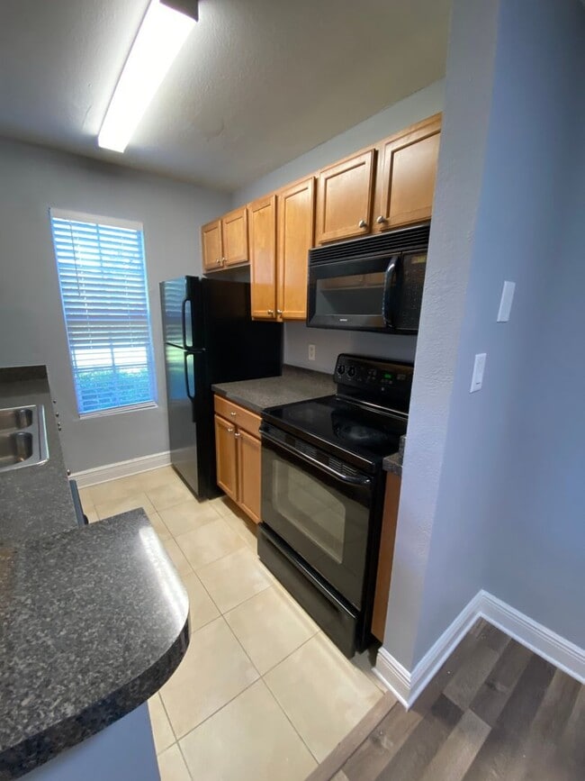 Photo - 305 Lake Parsons Green