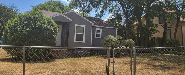 Building Photo - 2bed 1 Bath