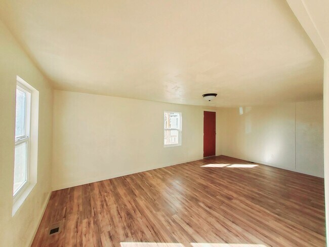 Photo - * PENDING* 3 Bedroom 2 Bath Single Family ...