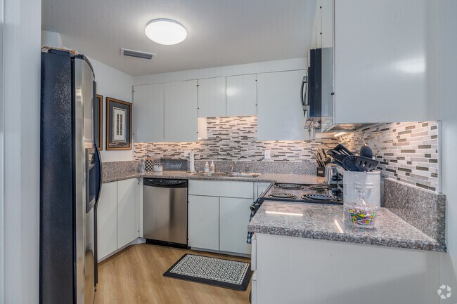 3BR, 3BA - 2200SF - Kitchen - Plaza Point Apartments
