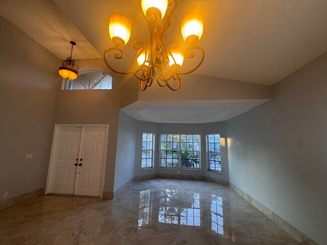 4044 NW 62nd Ct